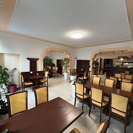 Vt6 House & Restaurant Bed & Breakfast Зноймо Екстериор снимка