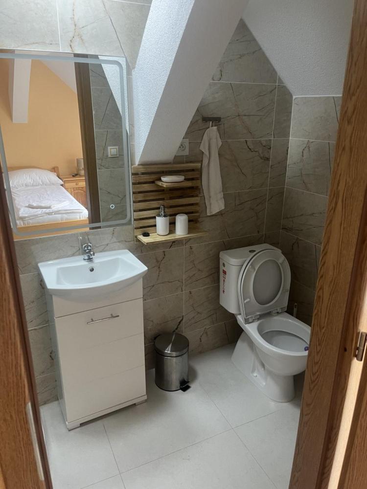 Vt6 House & Restaurant Bed & Breakfast Зноймо Екстериор снимка