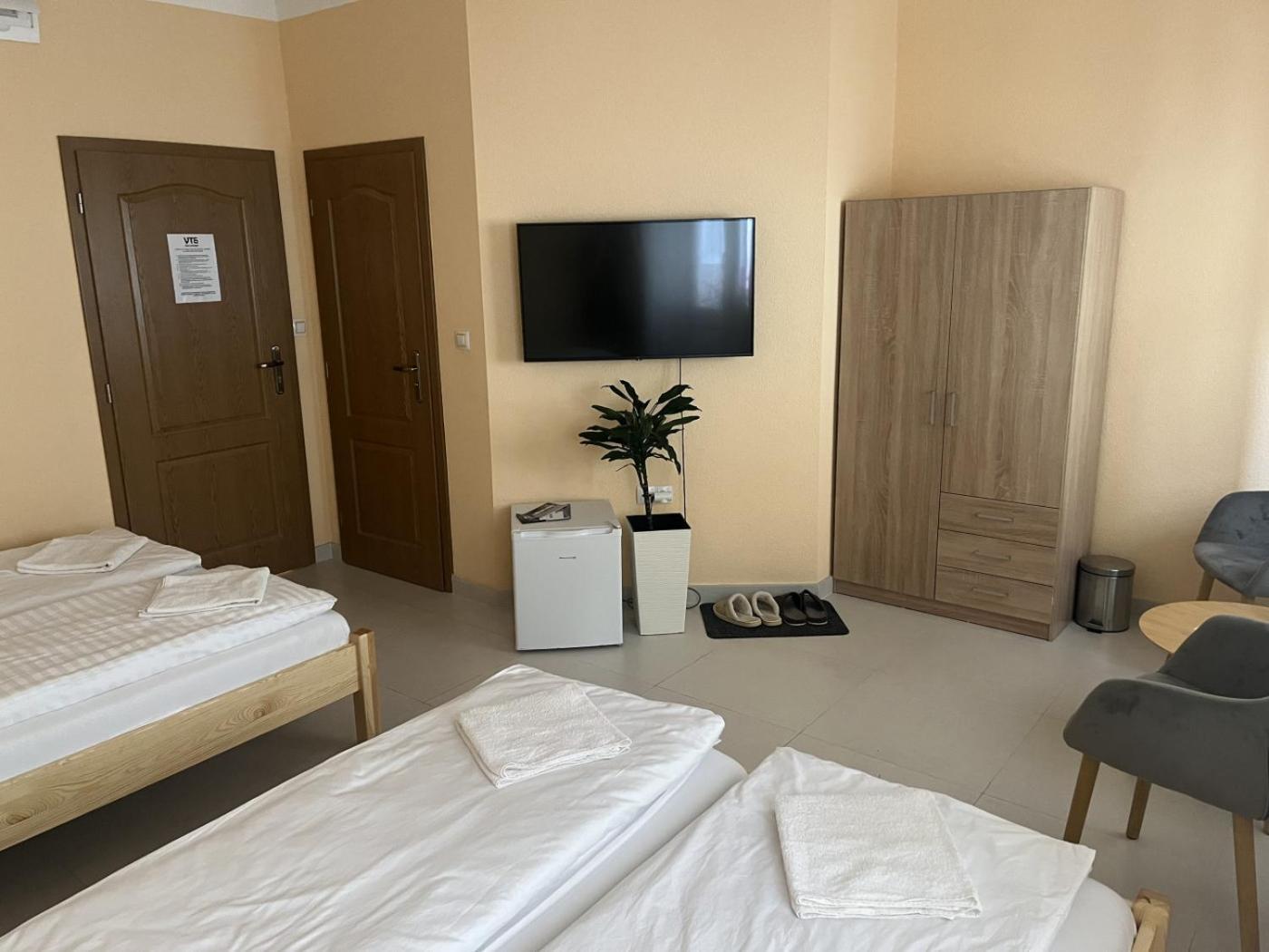 Vt6 House & Restaurant Bed & Breakfast Зноймо Екстериор снимка