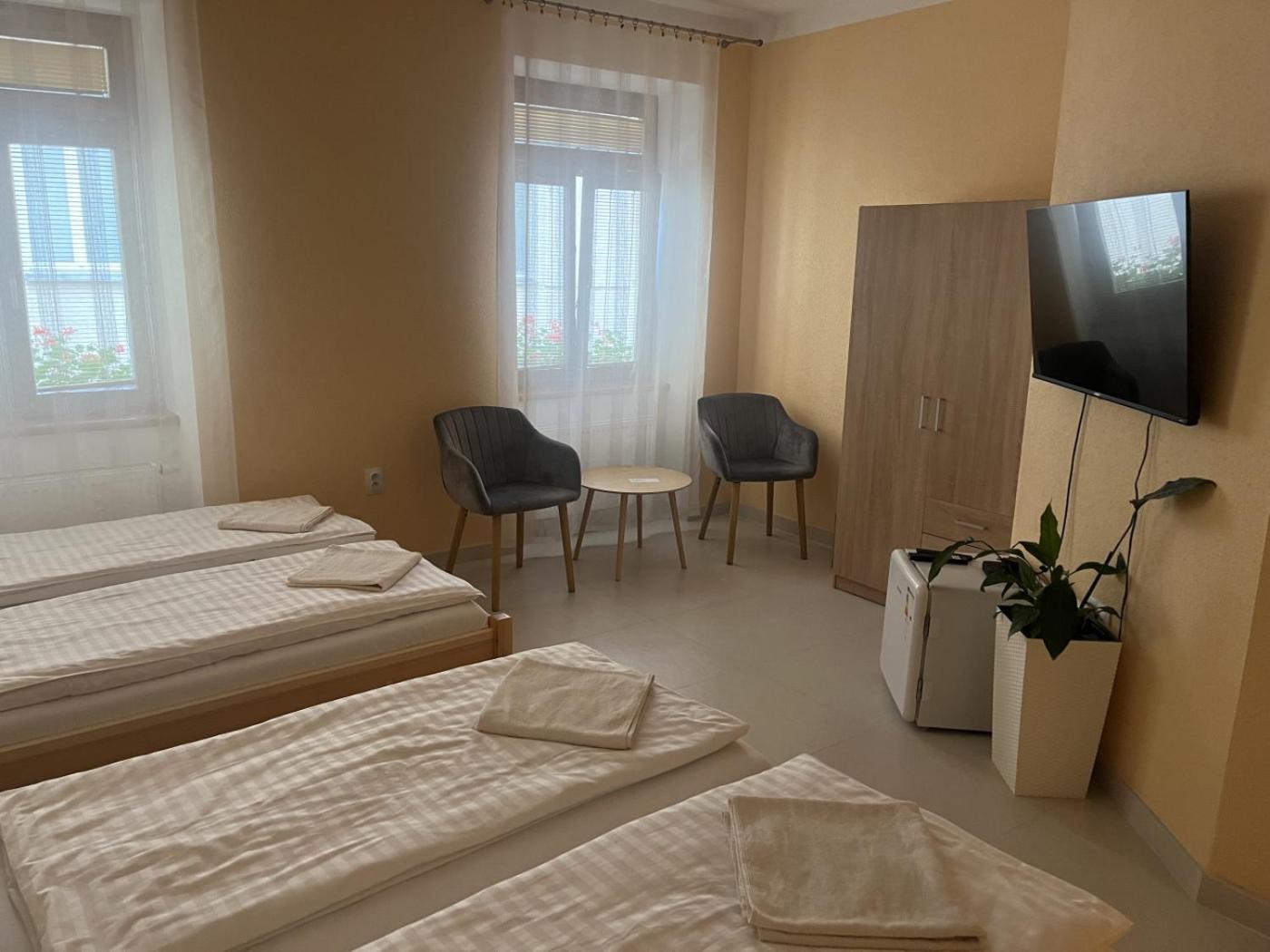 Vt6 House & Restaurant Bed & Breakfast Зноймо Екстериор снимка