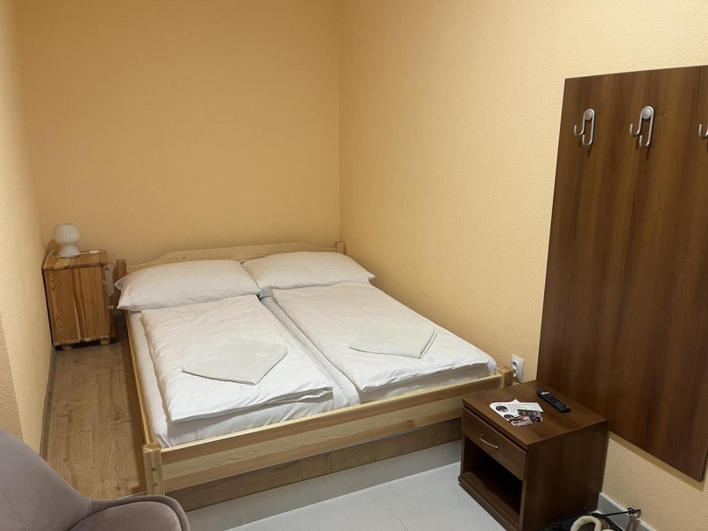 Vt6 House & Restaurant Bed & Breakfast Зноймо Екстериор снимка