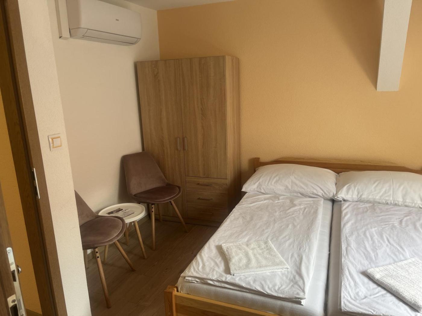 Vt6 House & Restaurant Bed & Breakfast Зноймо Екстериор снимка