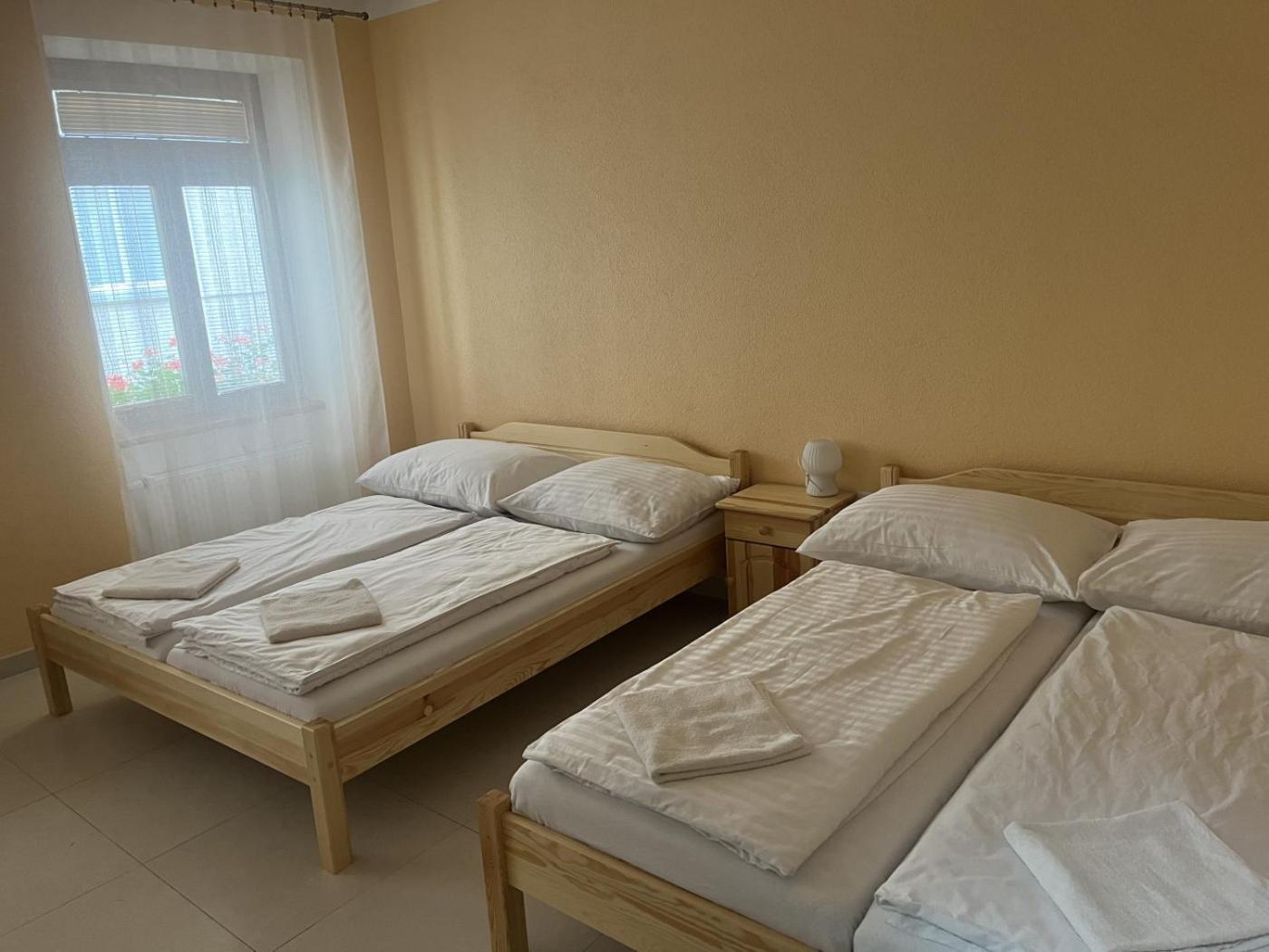 Vt6 House & Restaurant Bed & Breakfast Зноймо Екстериор снимка